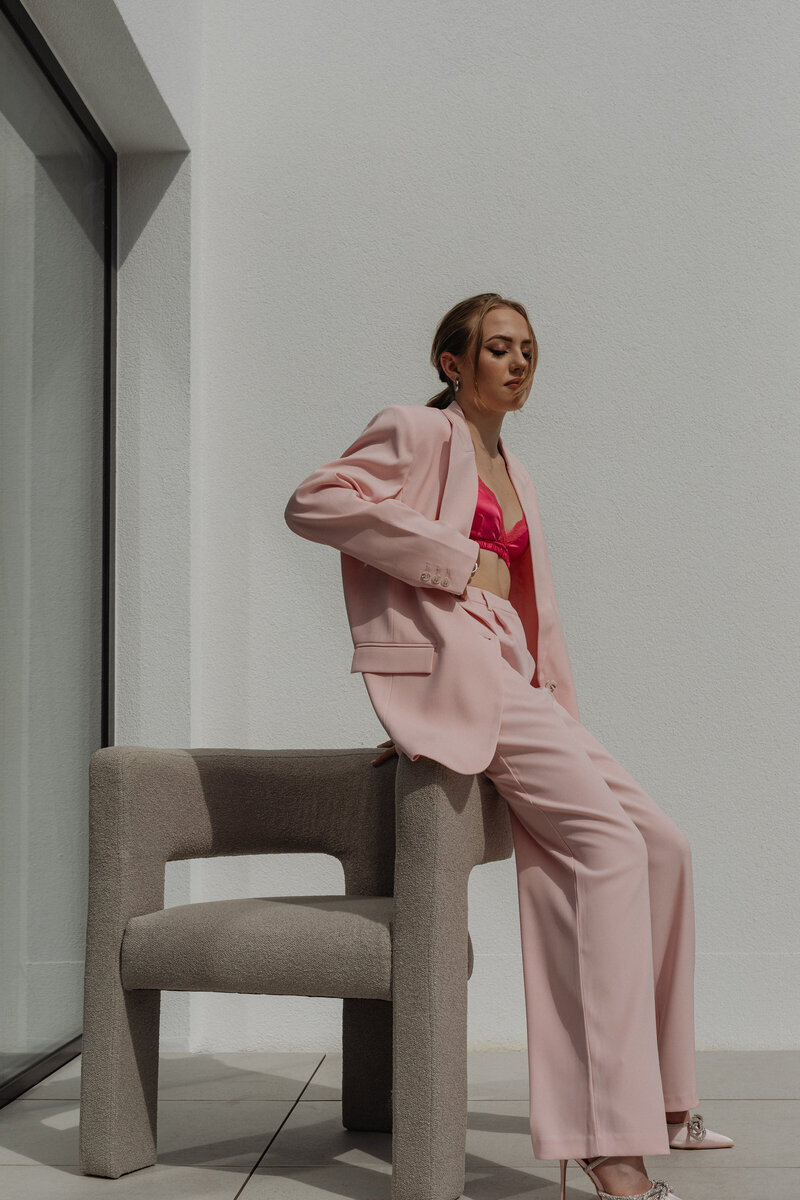 kaboompics_barbiecore-aesthetic-elegance-in-a-pink-light-32692