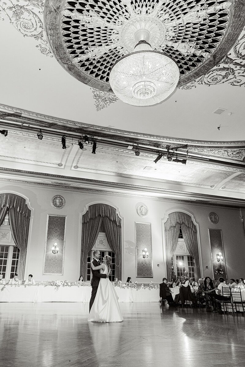 Palais-Royale-South-Bend-Grand-Rapids-Michigan-Wedding-Photographer_0394