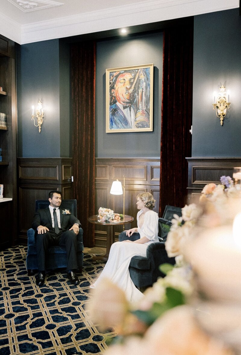 Indiana_Michigan_Wedding Planner_Hotel Carmichael_Carmel Indiana_Wedding Day Editorial_Wedding Decor_The Bride and the Groom_Floral Decoration