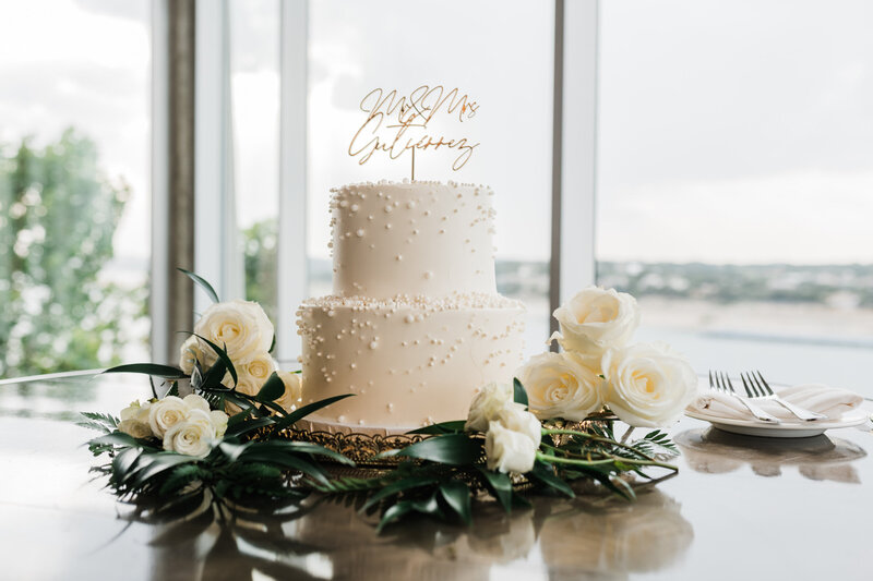 wedding cake with wire topper