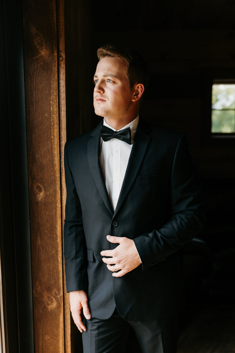 Luke+Emilee_Details+GettingReady-10