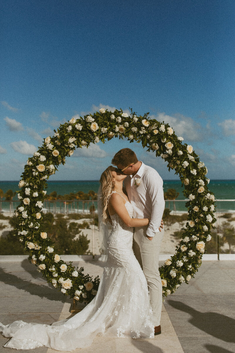 couple kissing in the ocean