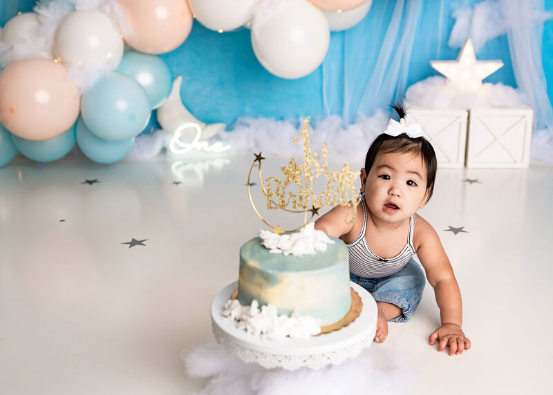 Lehigh-Valley-PA-Cake-Smash-Photographer-twinkle-twinkle-little-star-cloud-cake-topper