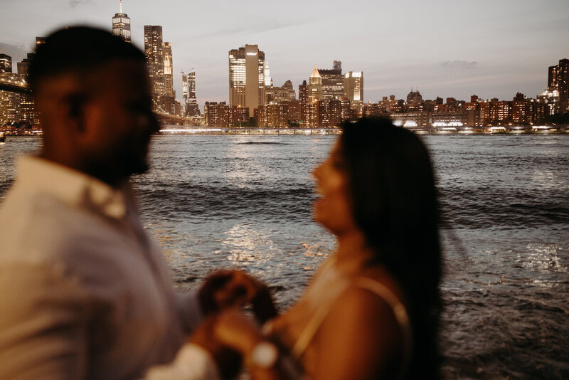 new york engagement session on the brooklyn bridge-arielandelijah-27
