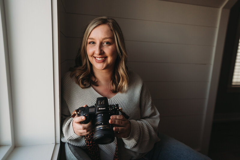 Amanda Touchstone, a maternity, senior, family, and engagement photographer servicing the greater Atlanta and Athens area
