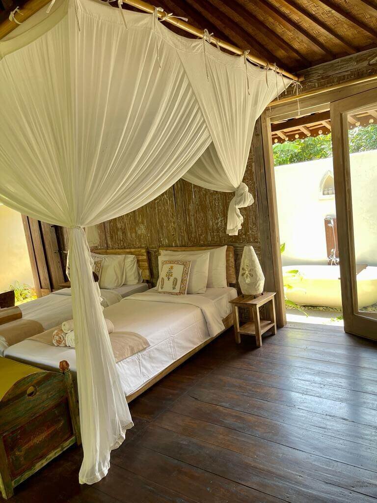 Deluxe Bungalow (1)