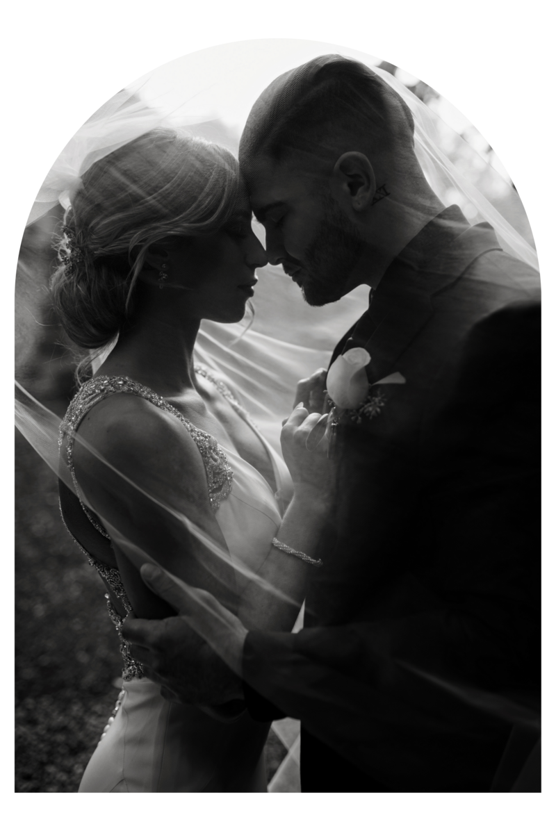 oregon-coast-elopement-under-veil-black-white-photography