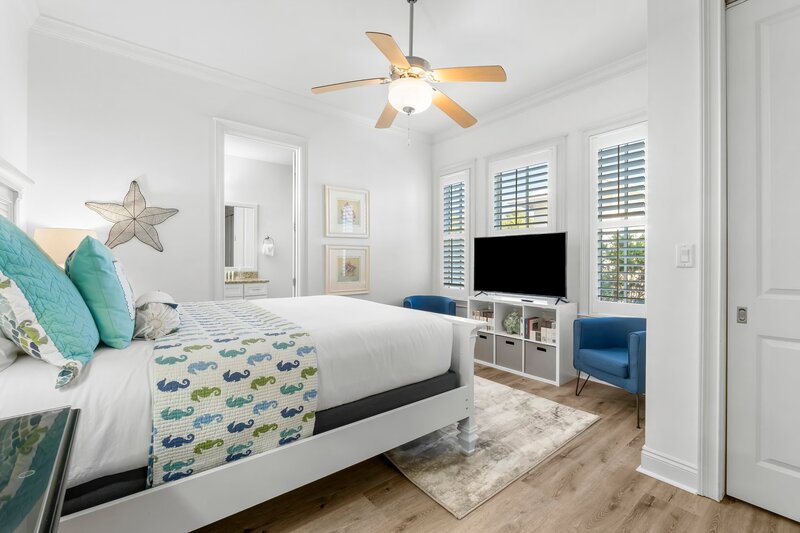10-web-or-mls-118 Carillon Market St 102-17