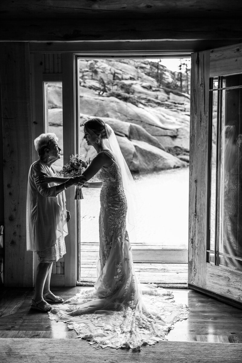 Stunning wedding photography in Lake Tahoe by Rose Street Studio