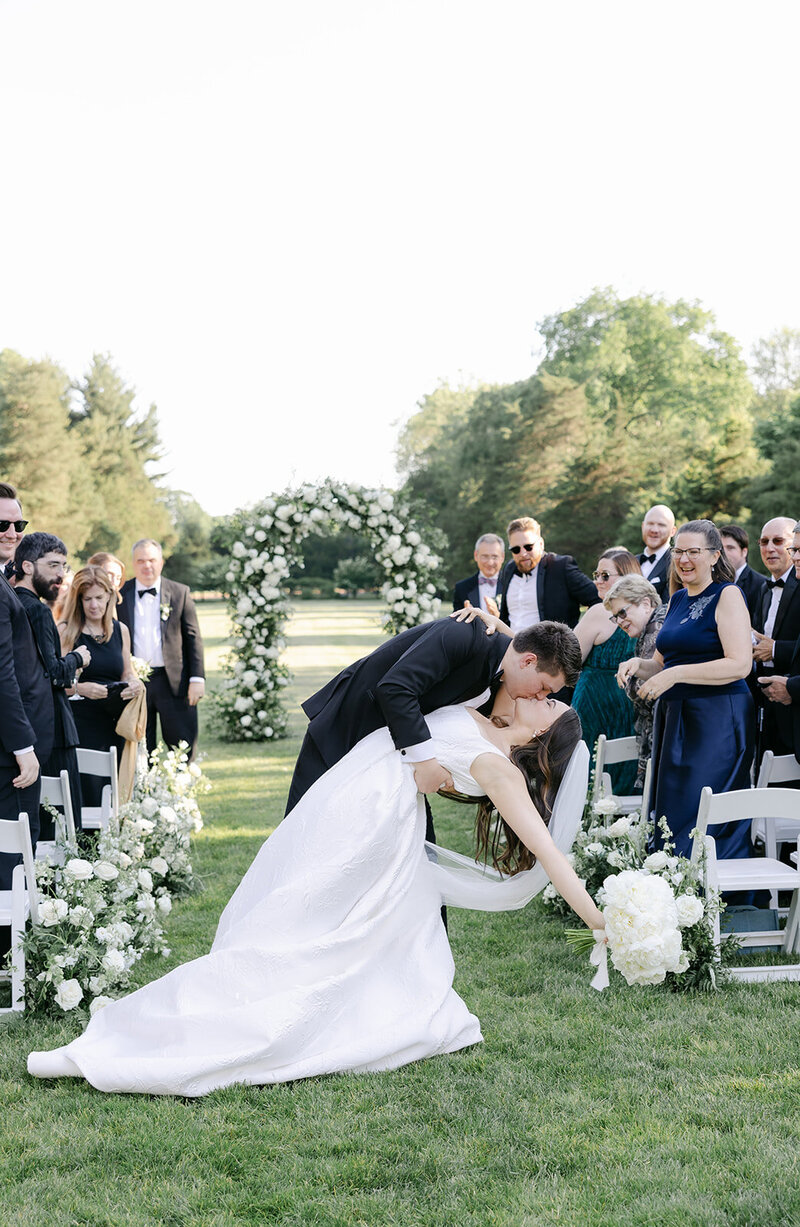 dip-bride-groom-wadsworth-mansion