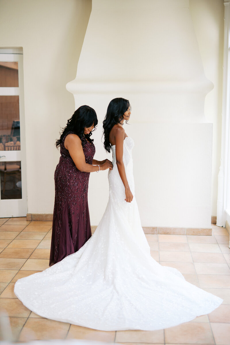 Bridal portrait at Glen Foerd Estate in Philadelphia, PA