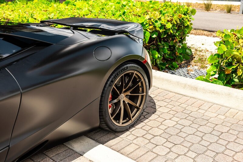 mclaren-720s-spider-convertible-black-for-rent-in-miami-019