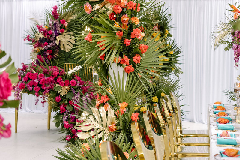 Tropical wedding table