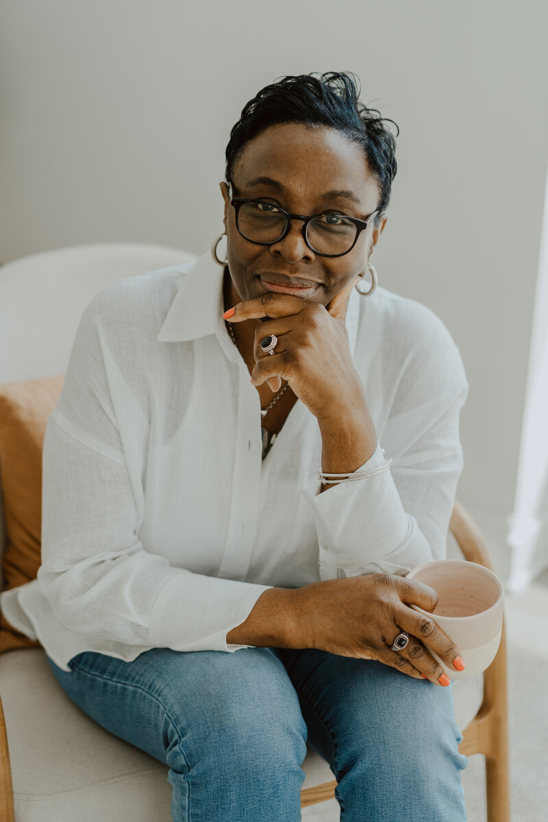Toronto based Black therapist focused on interpersonal relationships, trauma, anxiety and addiction.