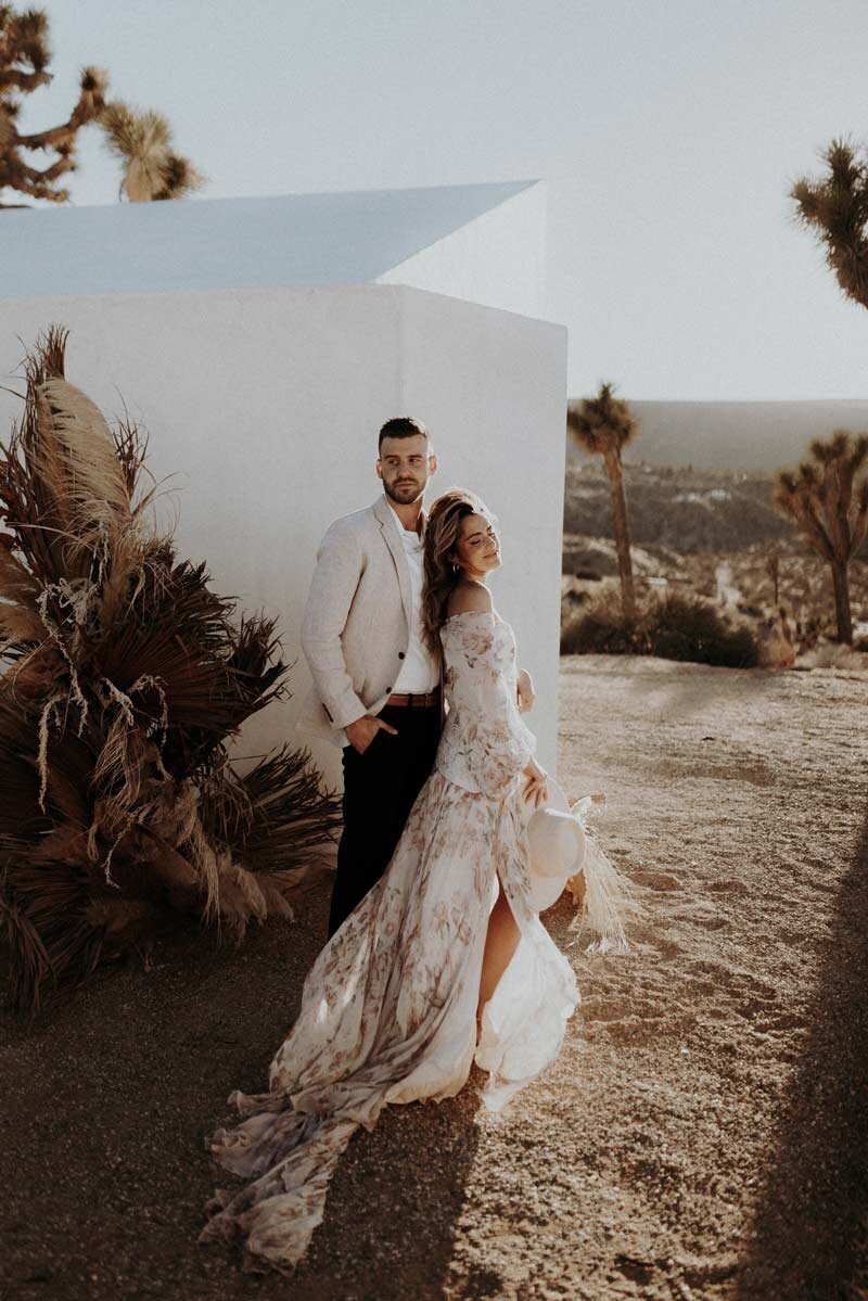 joshua tree airbnb wedding couple