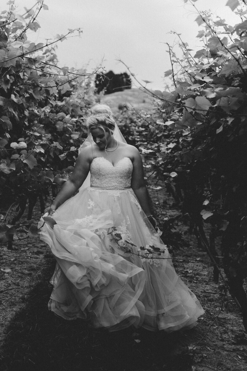 bride vineyard queenstown new zealand wedding strapless gown stella york candid stoneridge estate winery