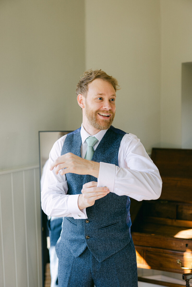 Hyde-House-Wedding-Photographer-Cotswolds-33