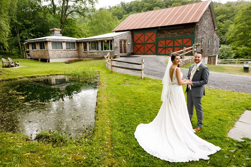 emma-cleary-new-york-nyc-wedding-photographer-videographer-venue-full-moon-resort-4