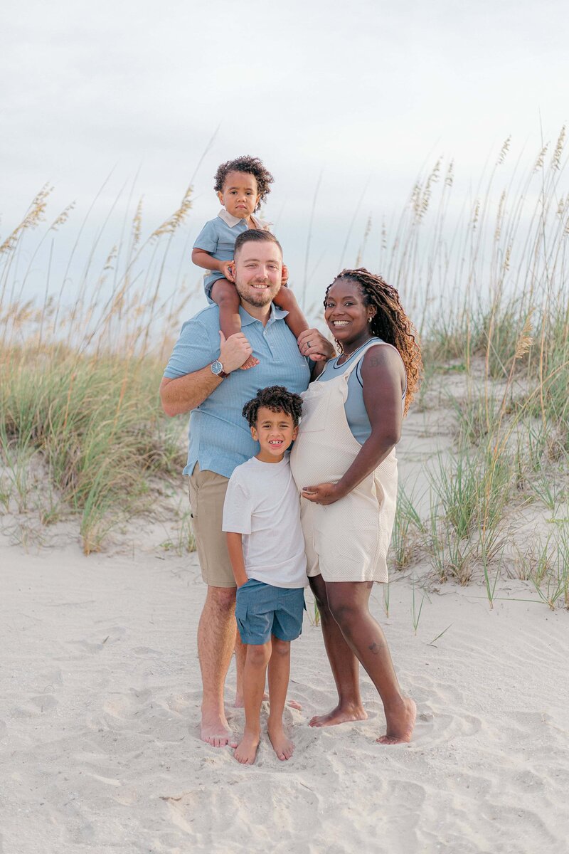 barony-beach-club-family-beach-session-hilton-head-photographer-lamp-and-light-photography-1