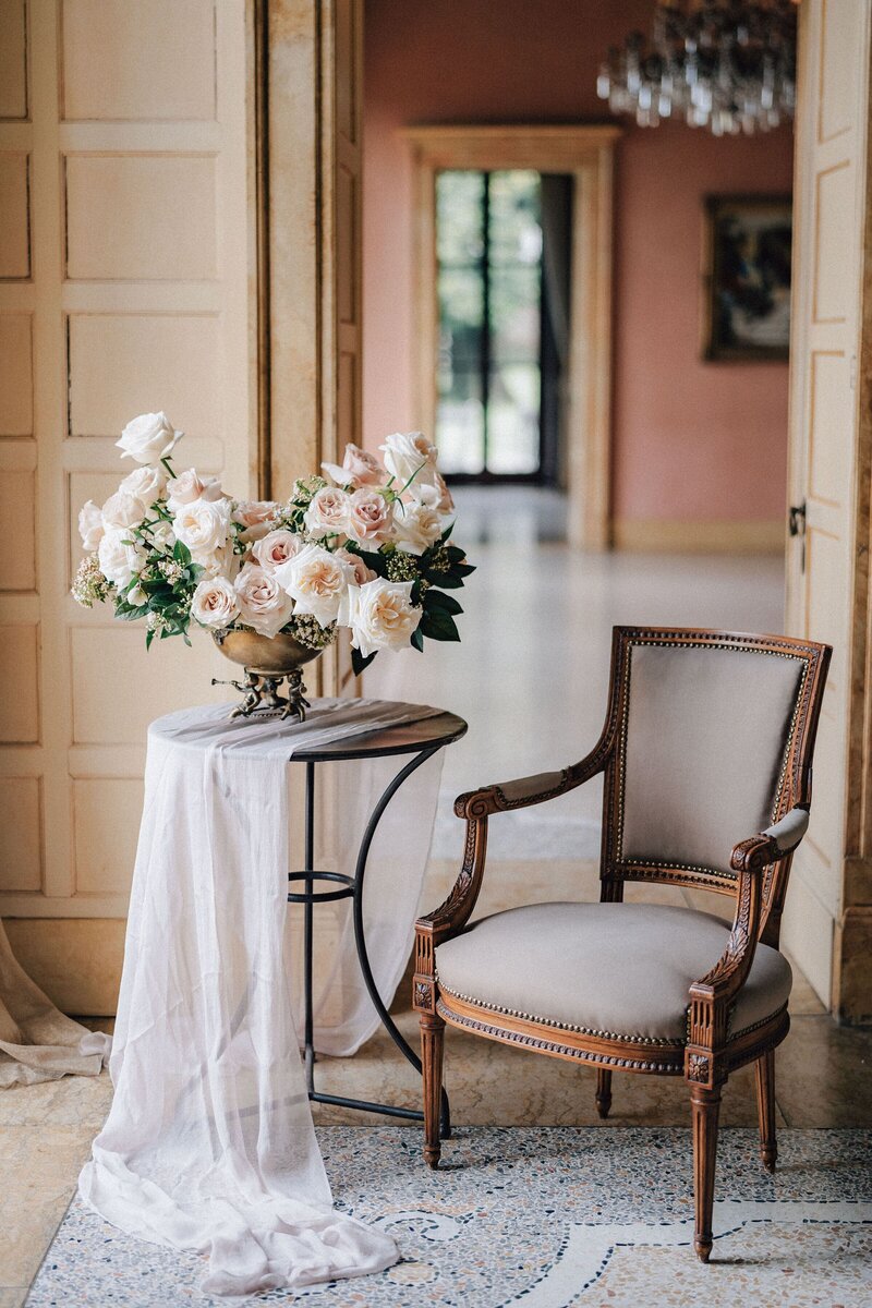 bouquet-tender-cream-roses-copper-vase-table-elegant-room-with-vintage-armchair