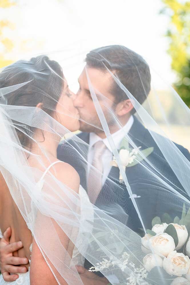 Maymont Wedding Couple Kissing - Richmond Wedding Photographer
