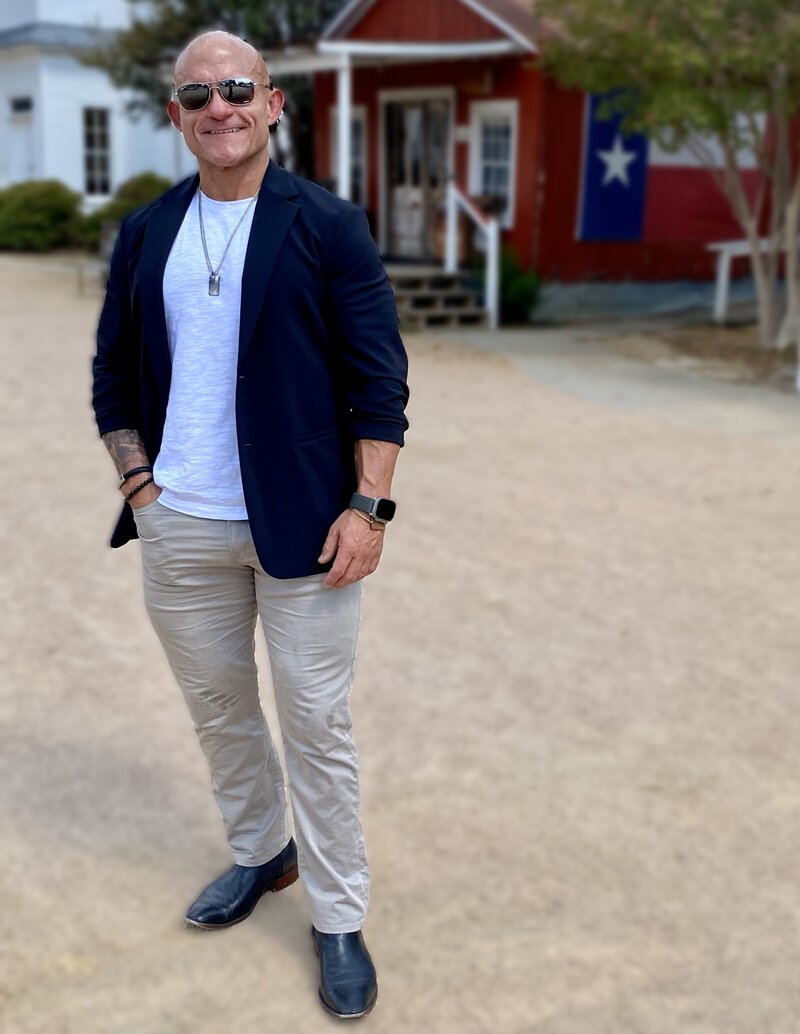 Clint-Garza-black blazer-Texas flag bldg (1)