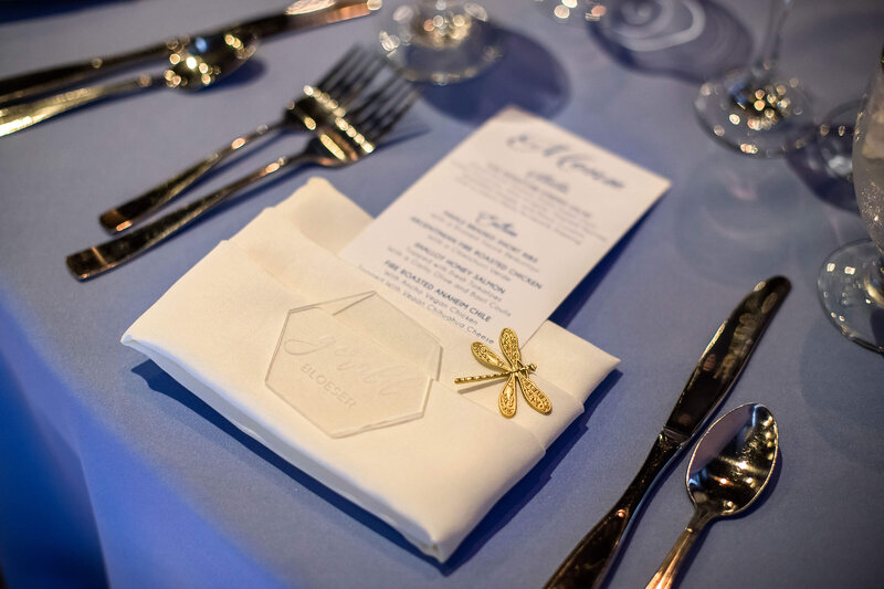 6-radiant-love-events-detail-single-seat-setting-blue-tablecloth-white-napkin-white-meenu-gold-dragonfly-keepsake-clear-hexagon-seat-card-romantic-elegant-timeless