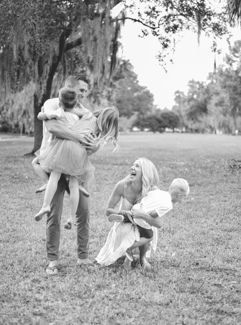 family playing together at the park by Orlando lifestyle photographer