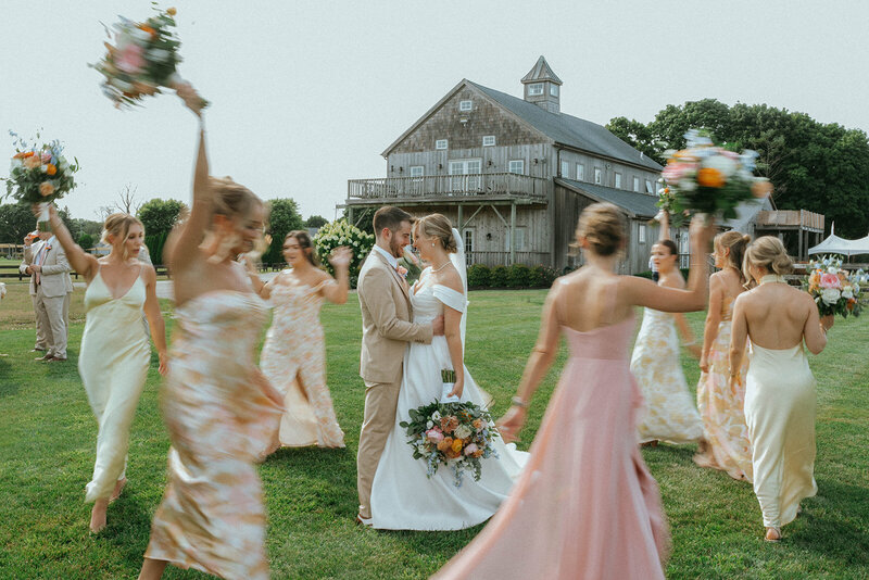 bride and groom surrounded by bridal party by elsie goodman photography