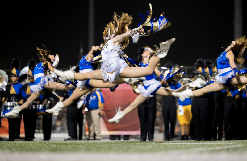runners group running together