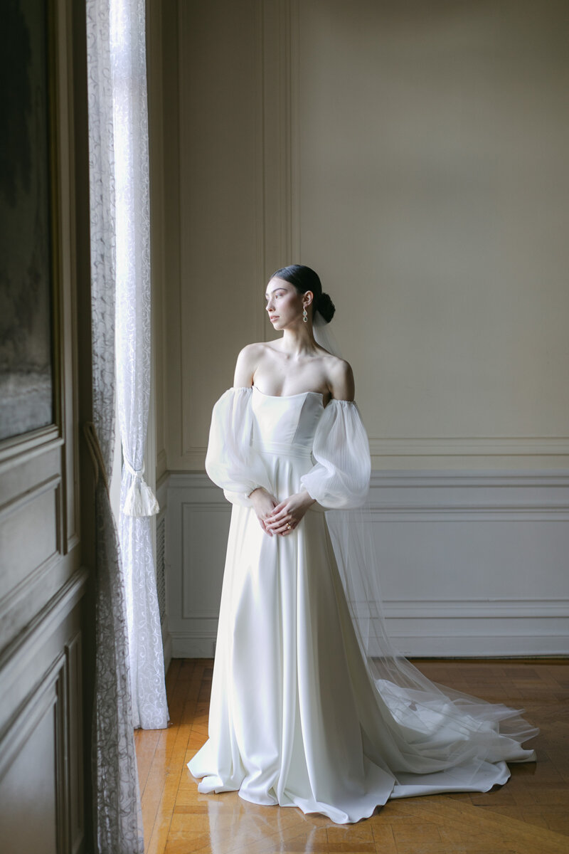 bridal-portrait-newport-mansion-wedding