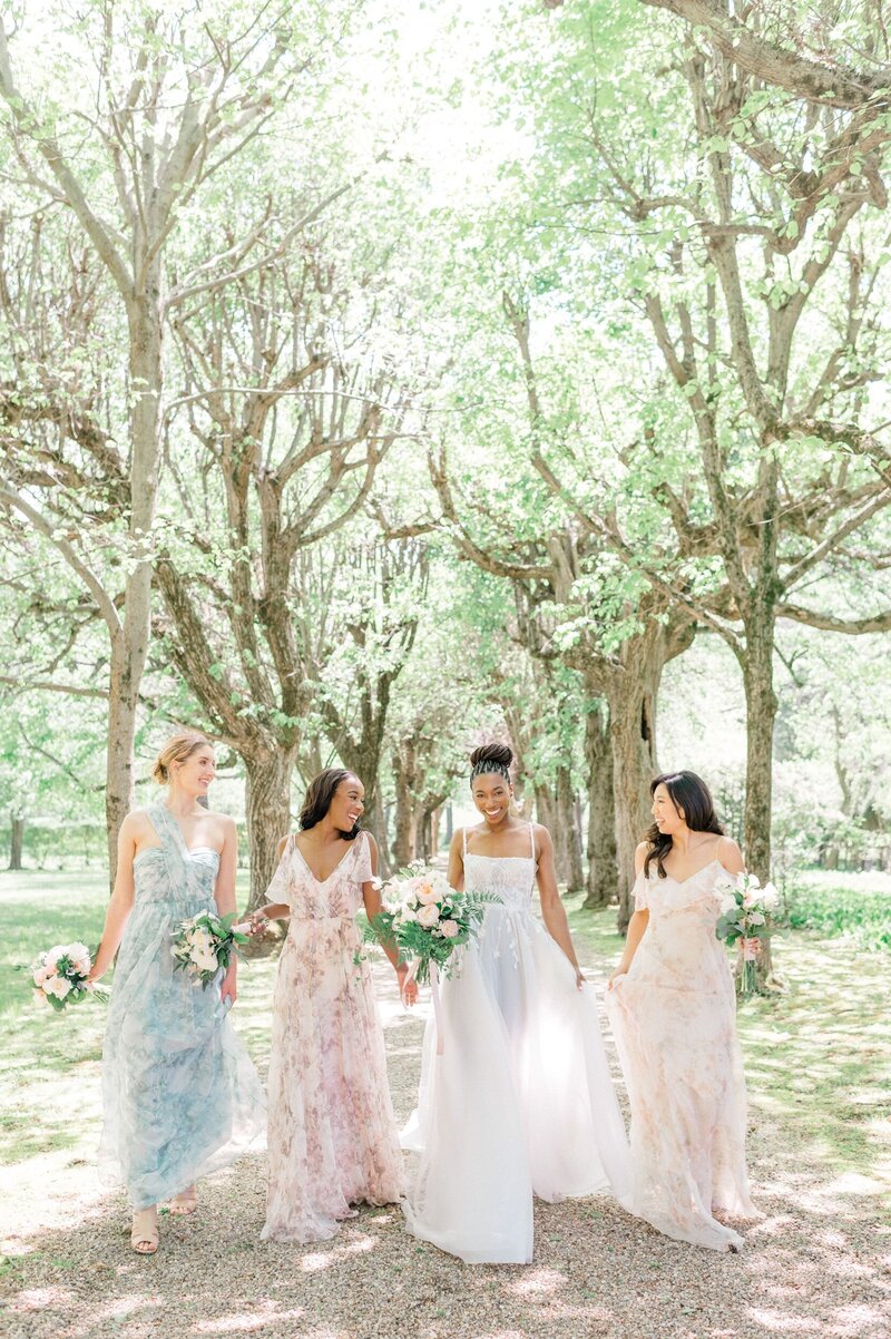 Bride and bridesmaids in pastels