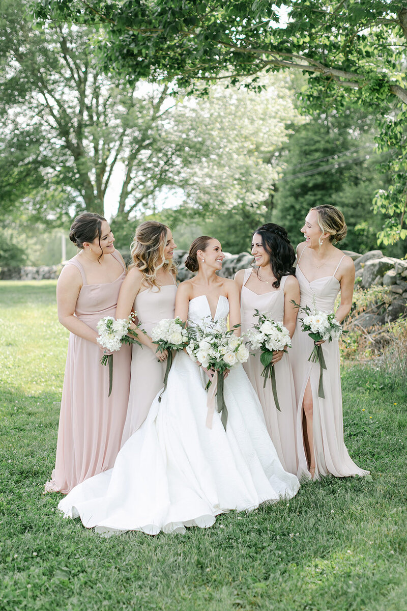 pink-dresses-white-bouquets