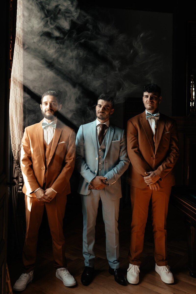 costumes-temoins-mariage-colores-et-modernes