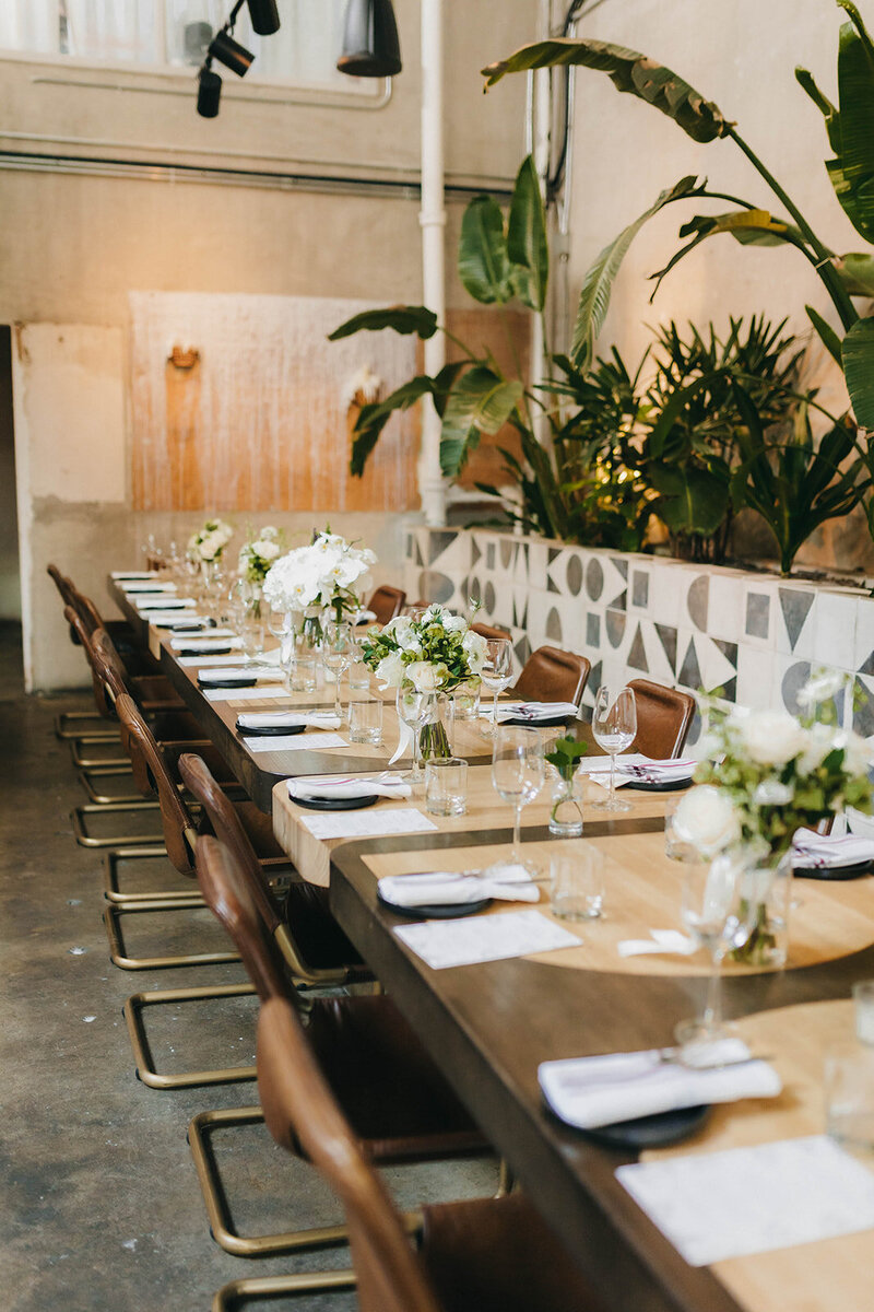 Simple and modern tablescape design