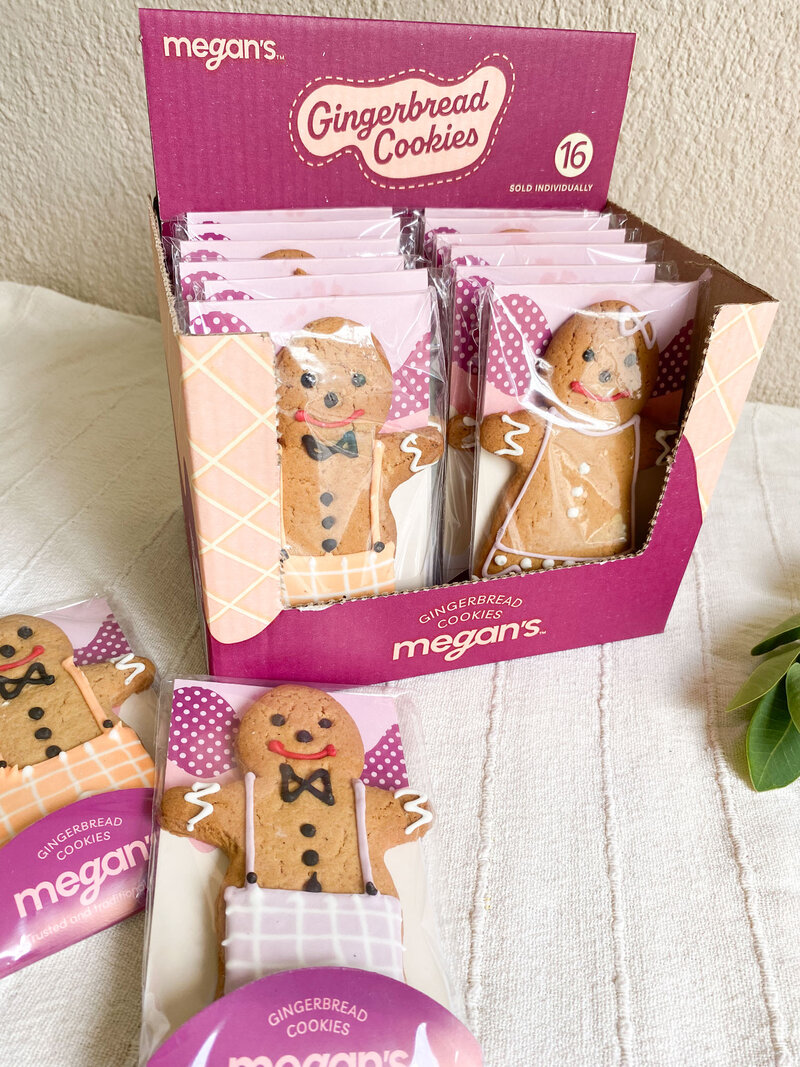 Cardboard display box with individually wrapped gingerbread cookies