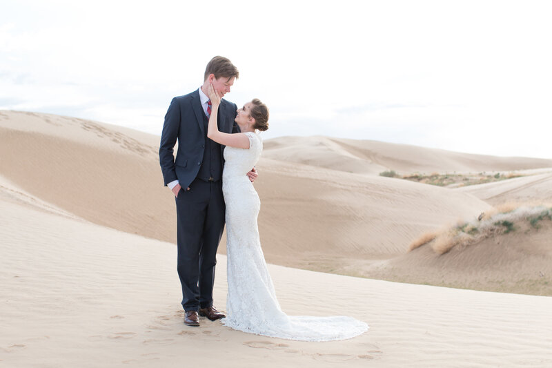 elopement photograhy at utah sahira sand dunes