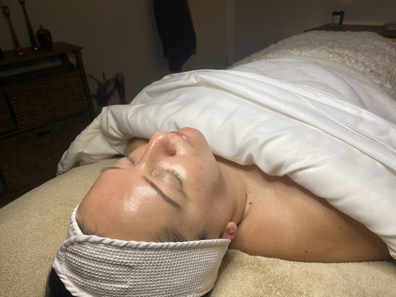 A non-invasive oxygen treatment to enhance overall hydration and anti-aging.