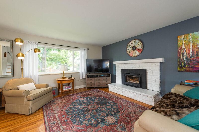 5823 Urban Ct-031-037-Living Room-MLS_Size