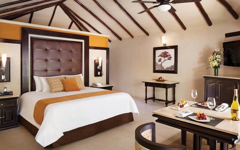 suites06-B-casitas-royale-resortpage-1920