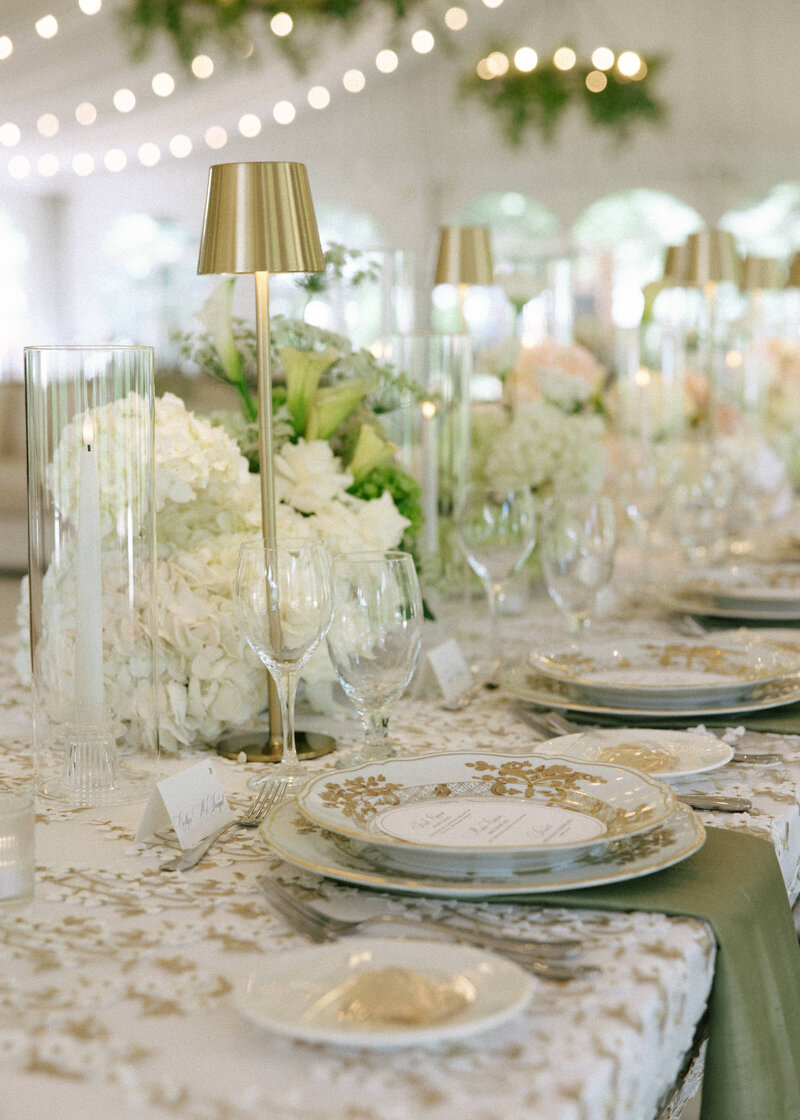 garden party wedding flowers, garden party wedding, garden party trend | Reverie Floristry