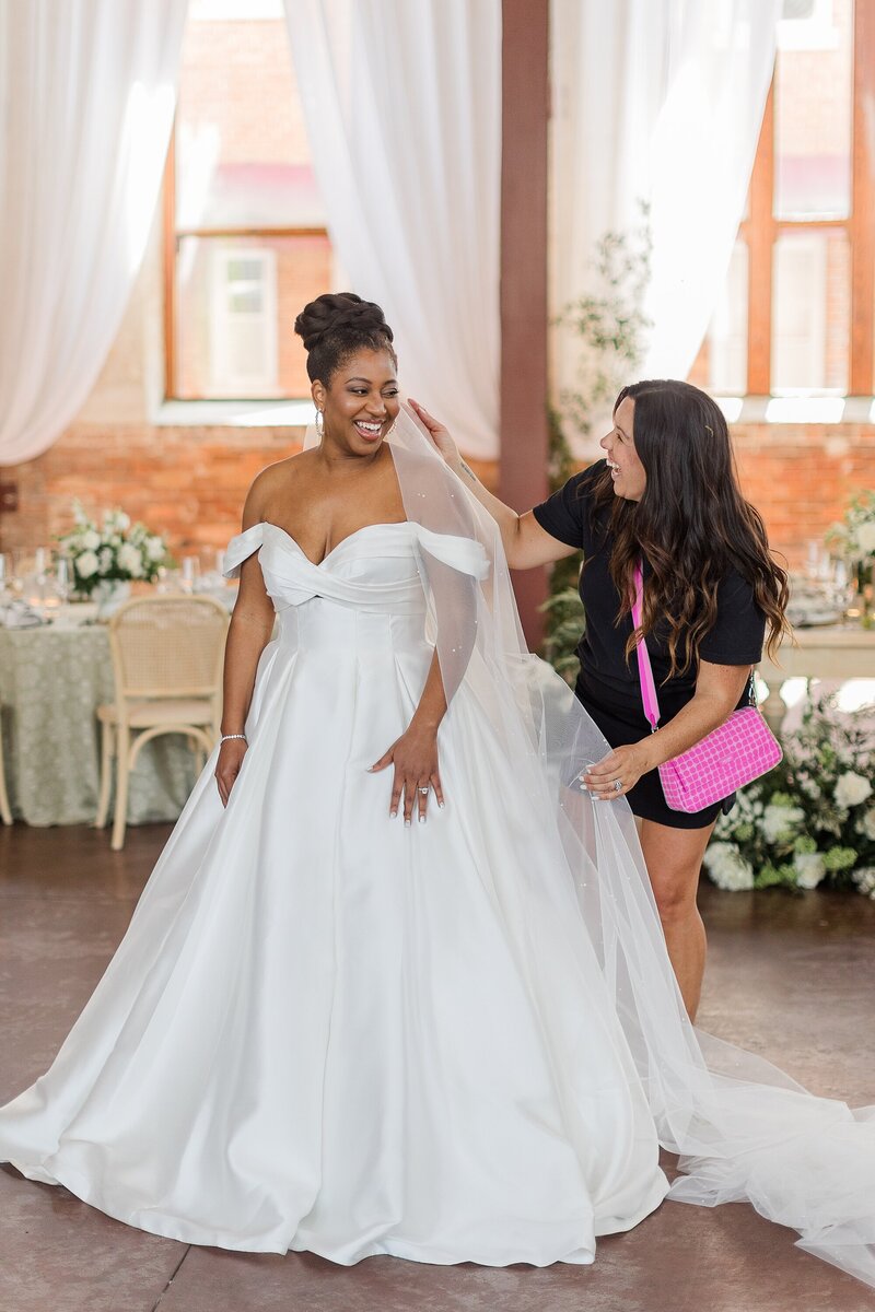 Helping Bridal Details; Brittanie Raquel Events Wedding Planners_0103