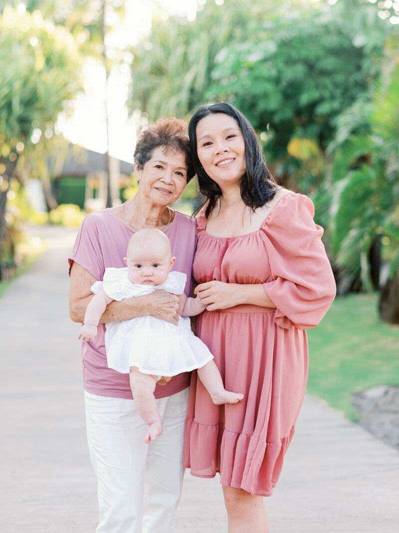Jade and her mother and  little girl portrait in the garden of Château de la Messardière, family photoshoot St. Tropez