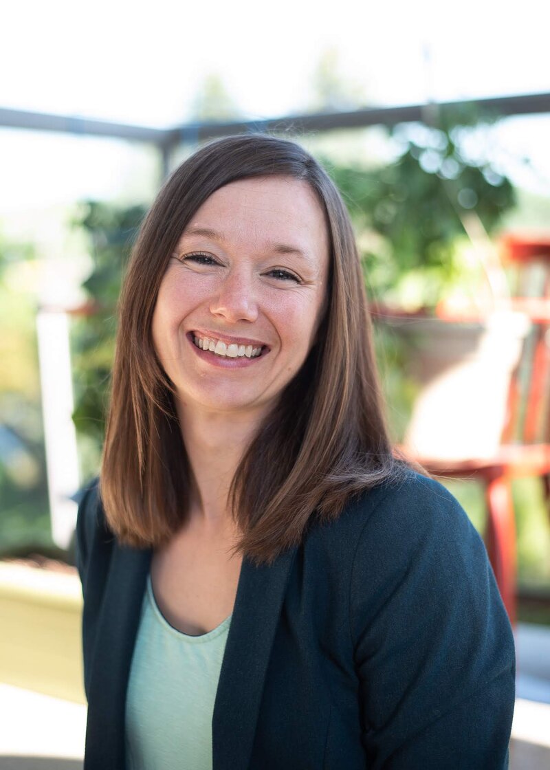 Headshot of Erin Martin for Roots & Juniper Psychology