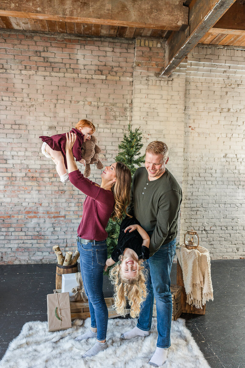 2023 Krystal-moore-photography-moose-jaw-christmas-minis-11