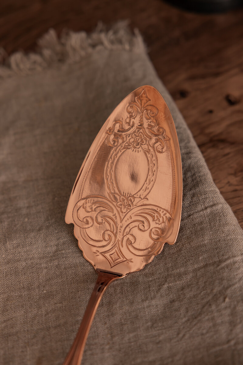 Coppermill Kitchen Antique Cake_Pie Server 2.2
