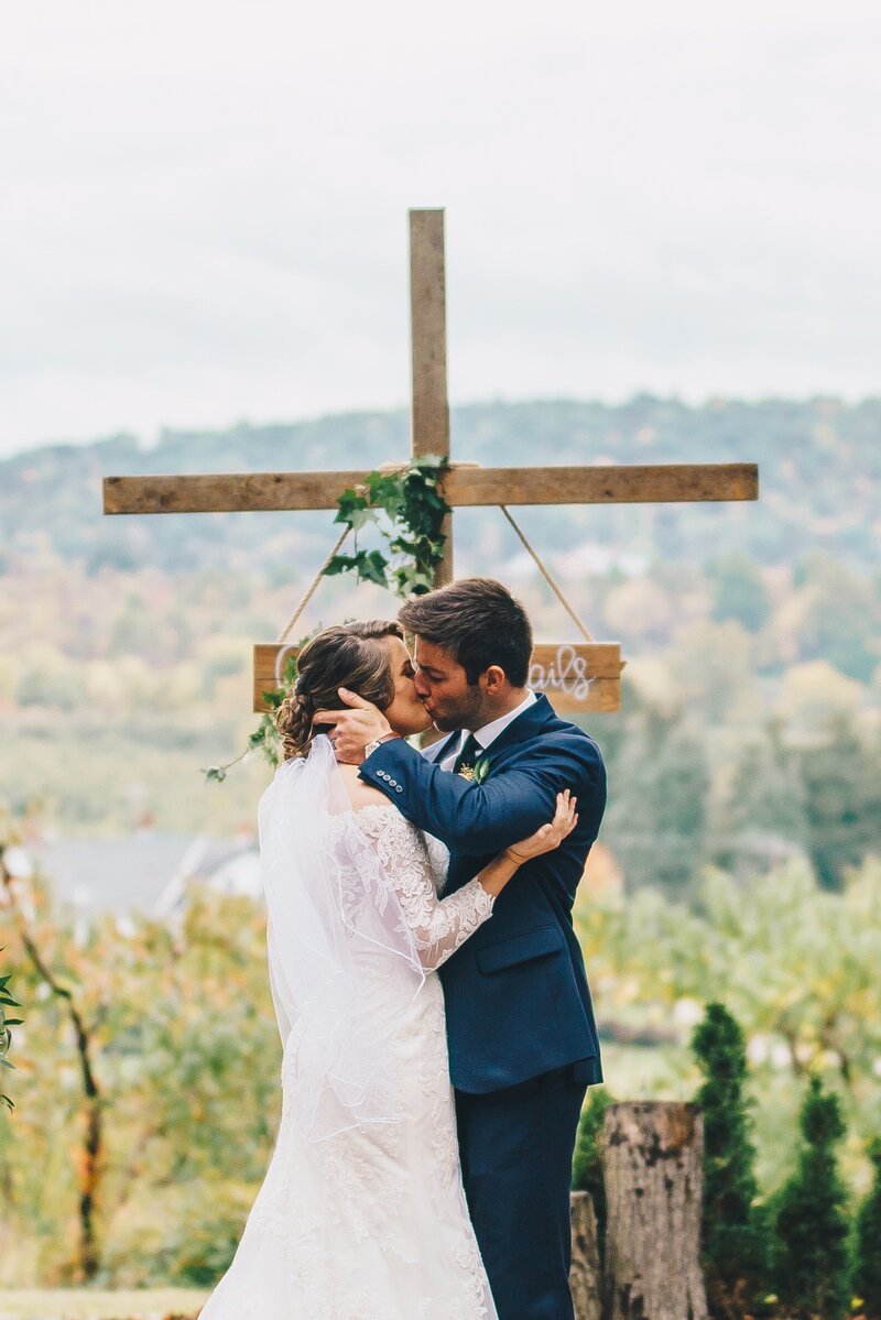 Man kisses wife at altar getting married