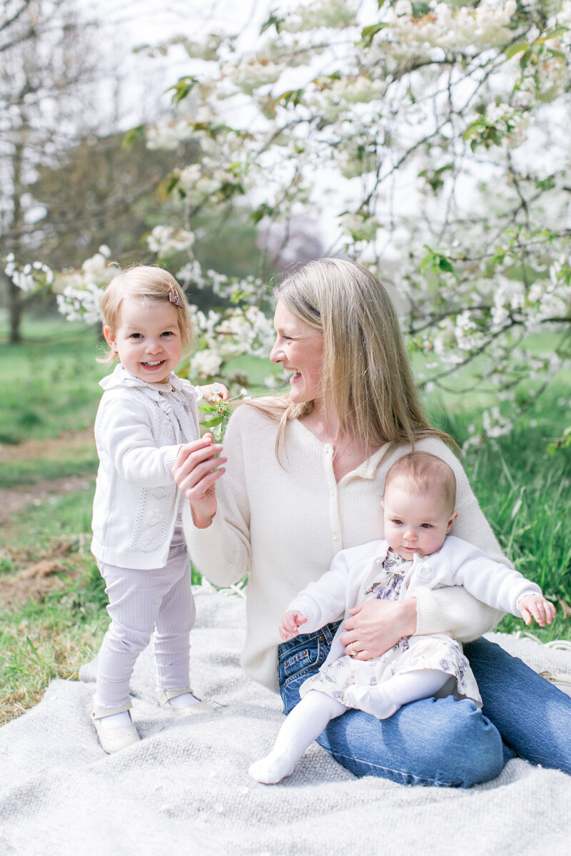 Mother and children having their Spring Family Mini Shoot with Philippa Sian Photography in London