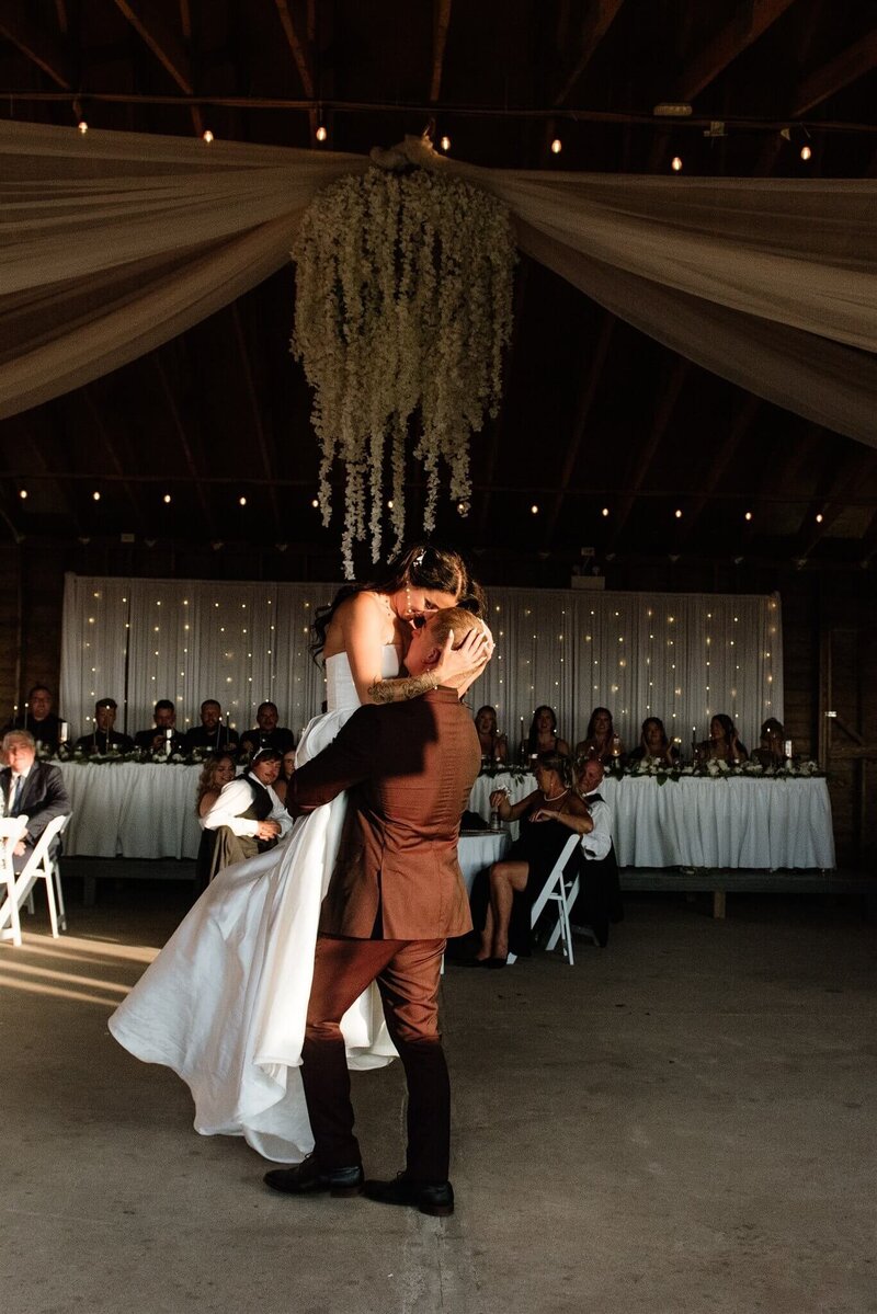 first-dance-dundee-resort-wedding