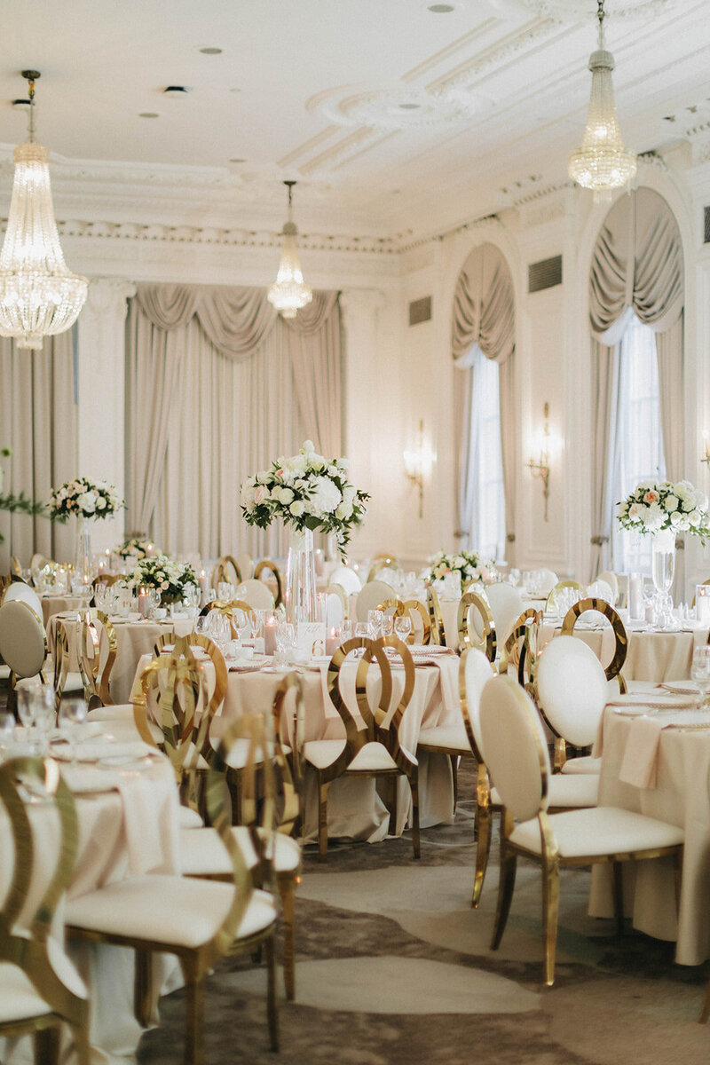Simple and modern tablescape design